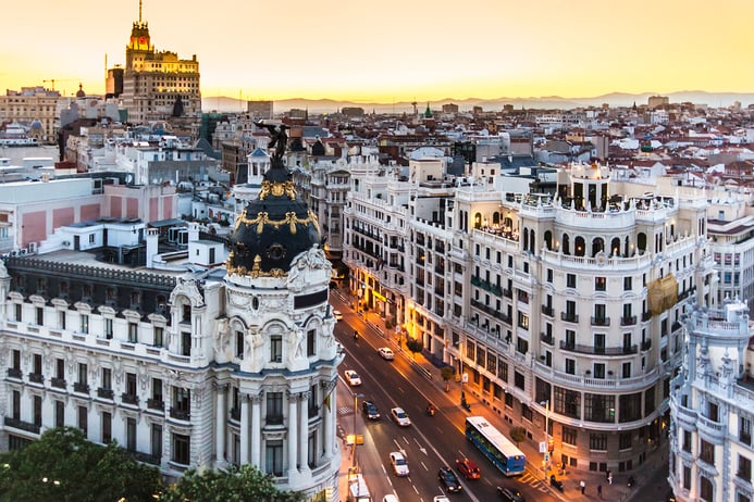 EHL Students travel for their internships and they share with us their survival guide in their new city.