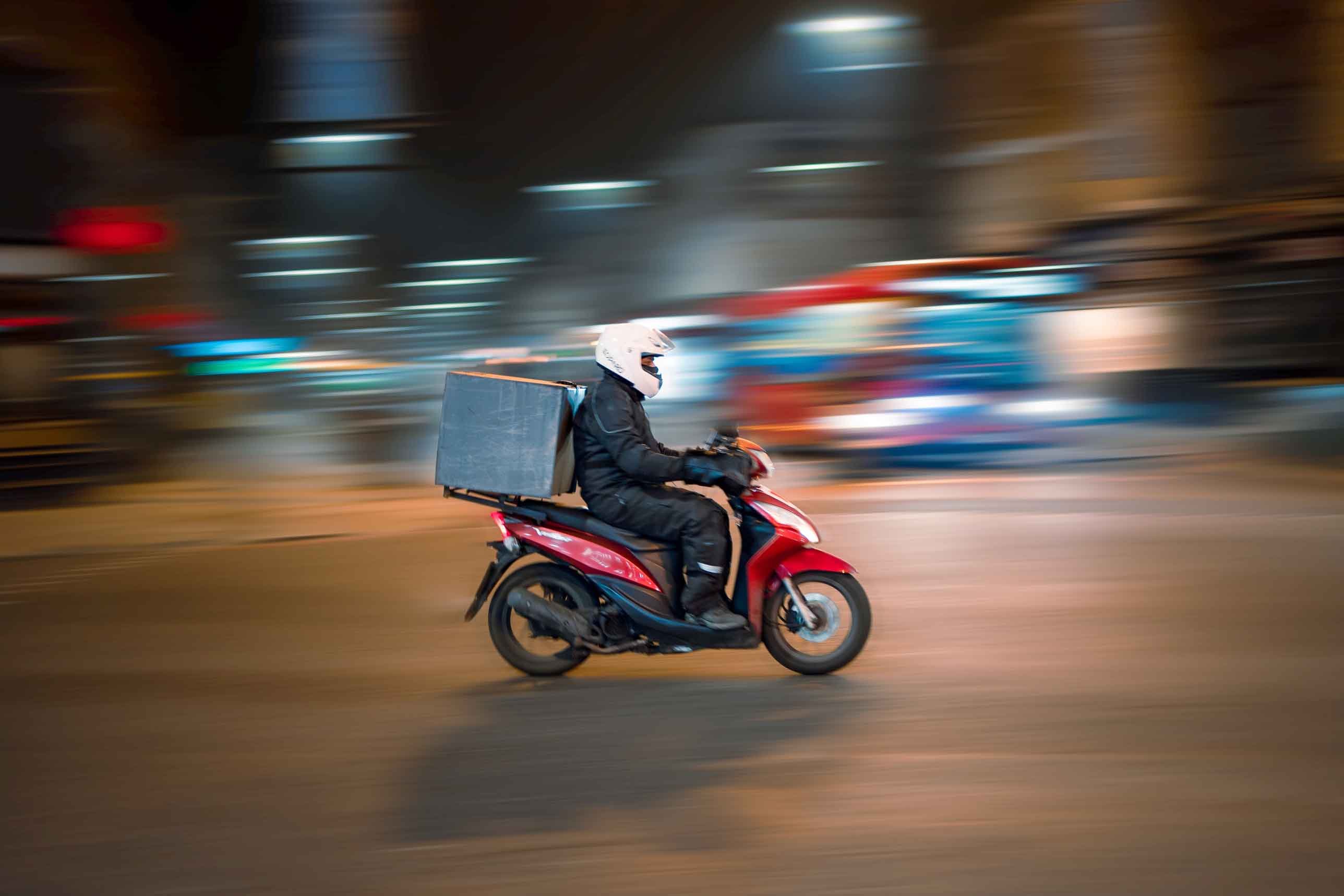 1400x960_Food-and-Beverage-Manager_Food-Delivery