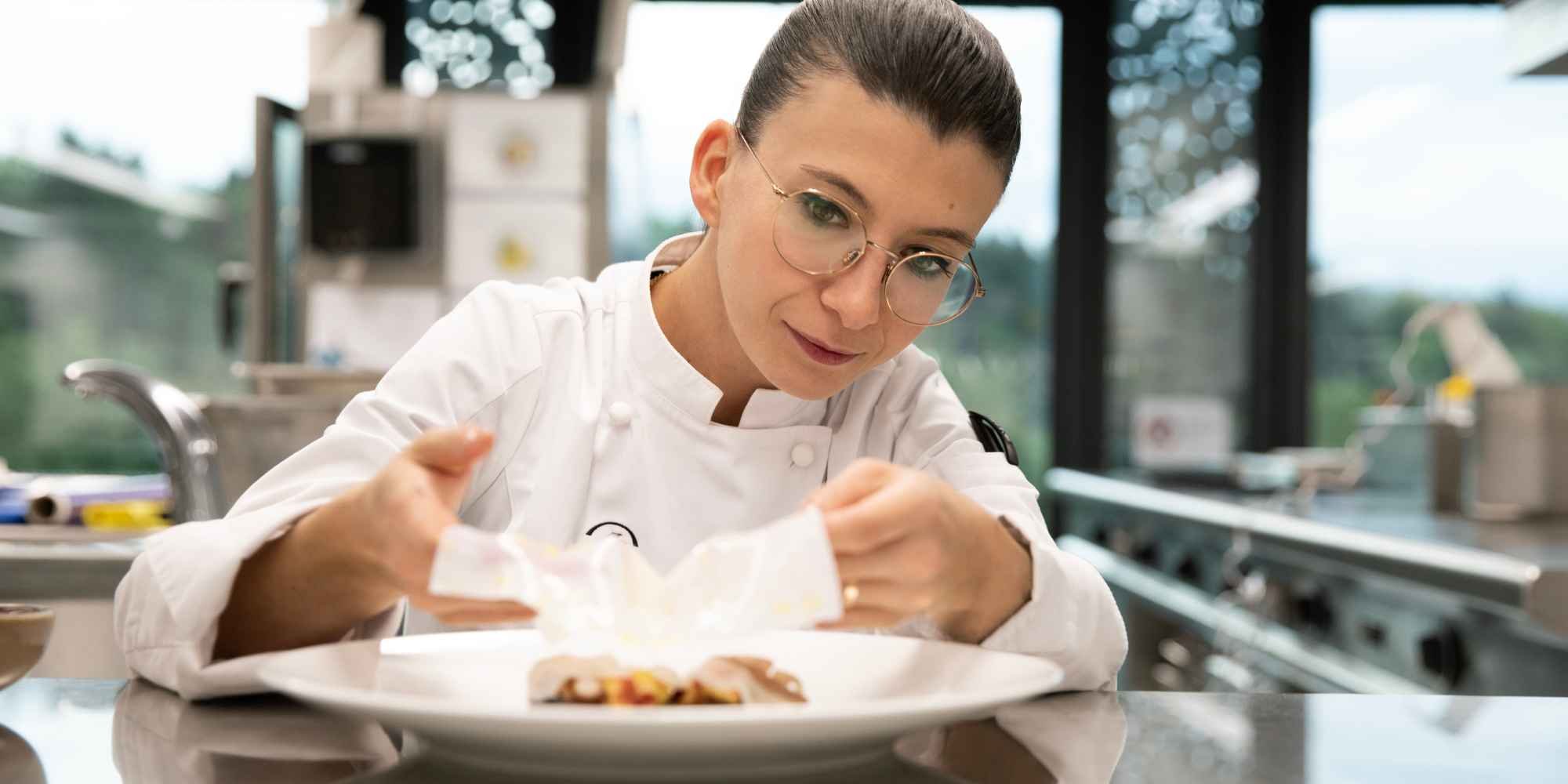 Cheffe Lucrèce Lacchio en cuisine