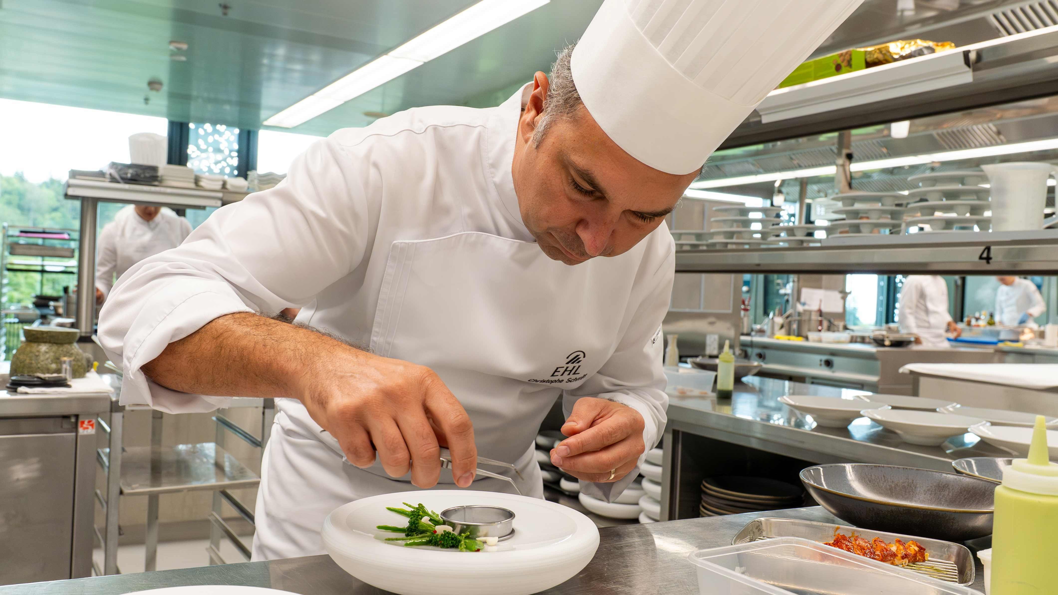 Chefpreparing opening course