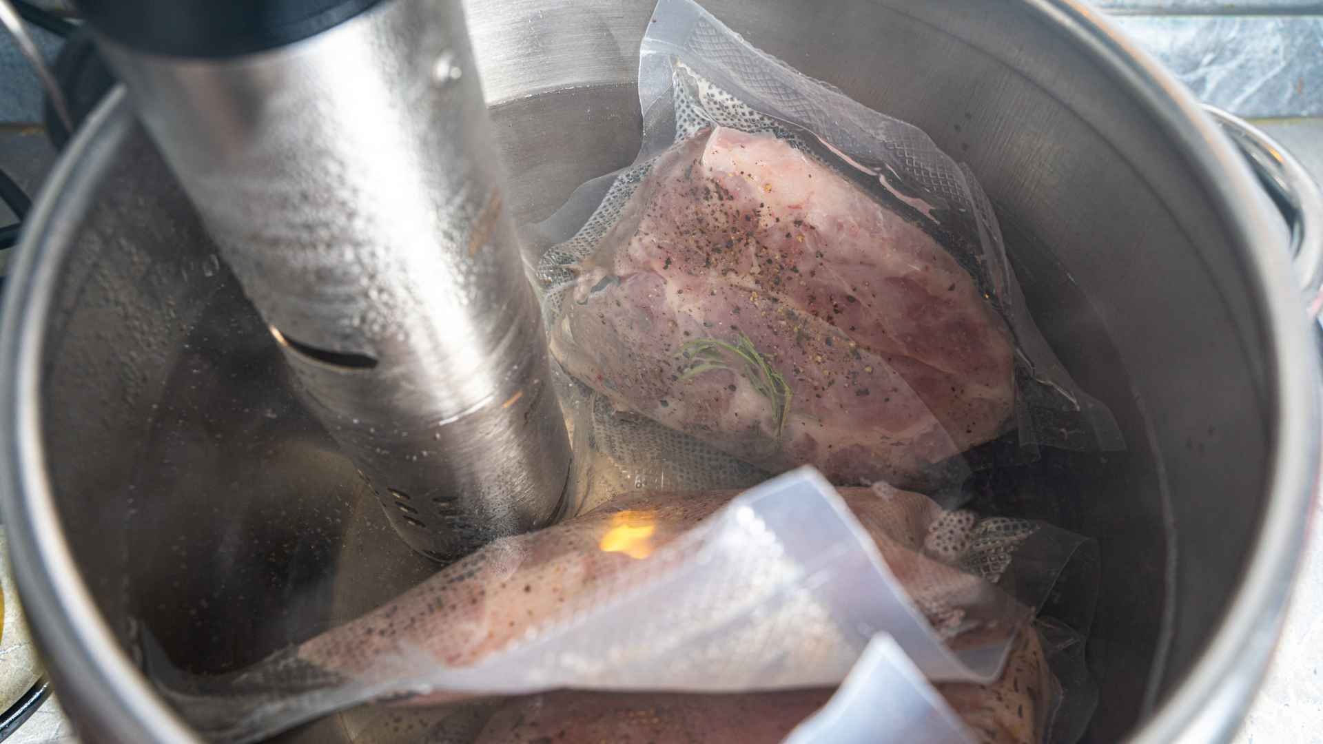Sous vide water bath water levels