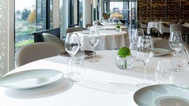 Expert guide on table setting