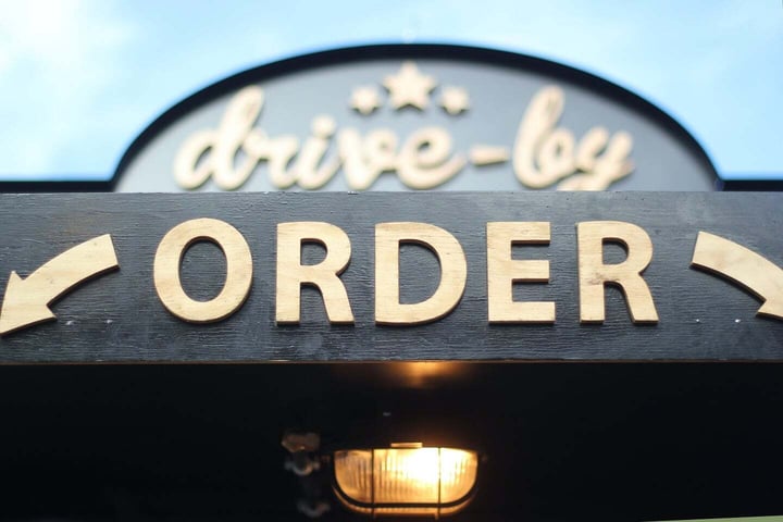 Cross-industries innovation: Formula 1 has impacted fast-food dining